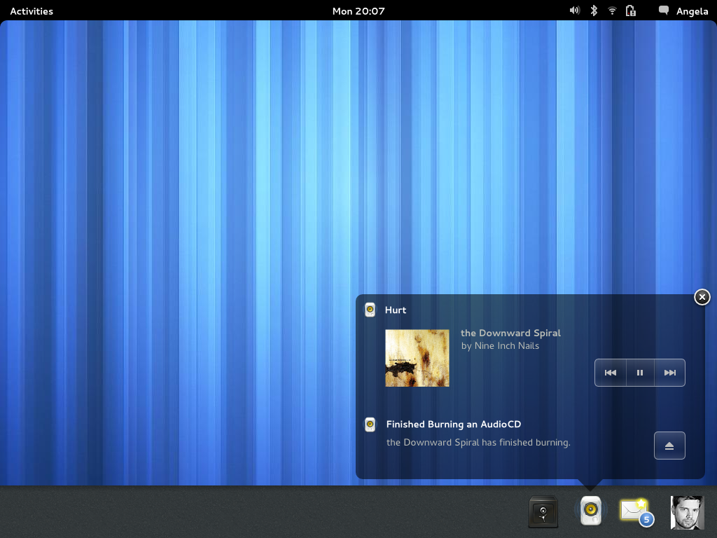 Gnome 3.12 showing the old style system tray